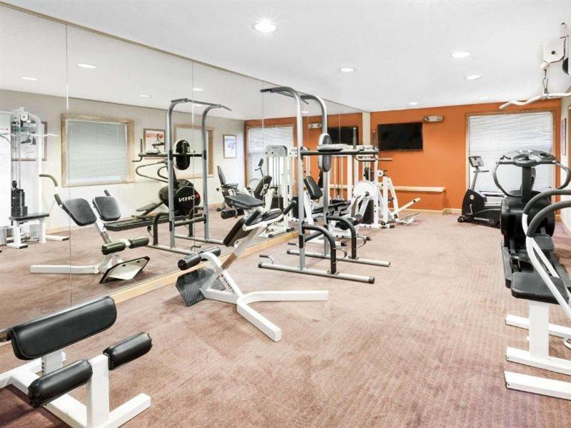 Days Inn & Suites By Wyndham Kalamazoo Ngoại thất bức ảnh