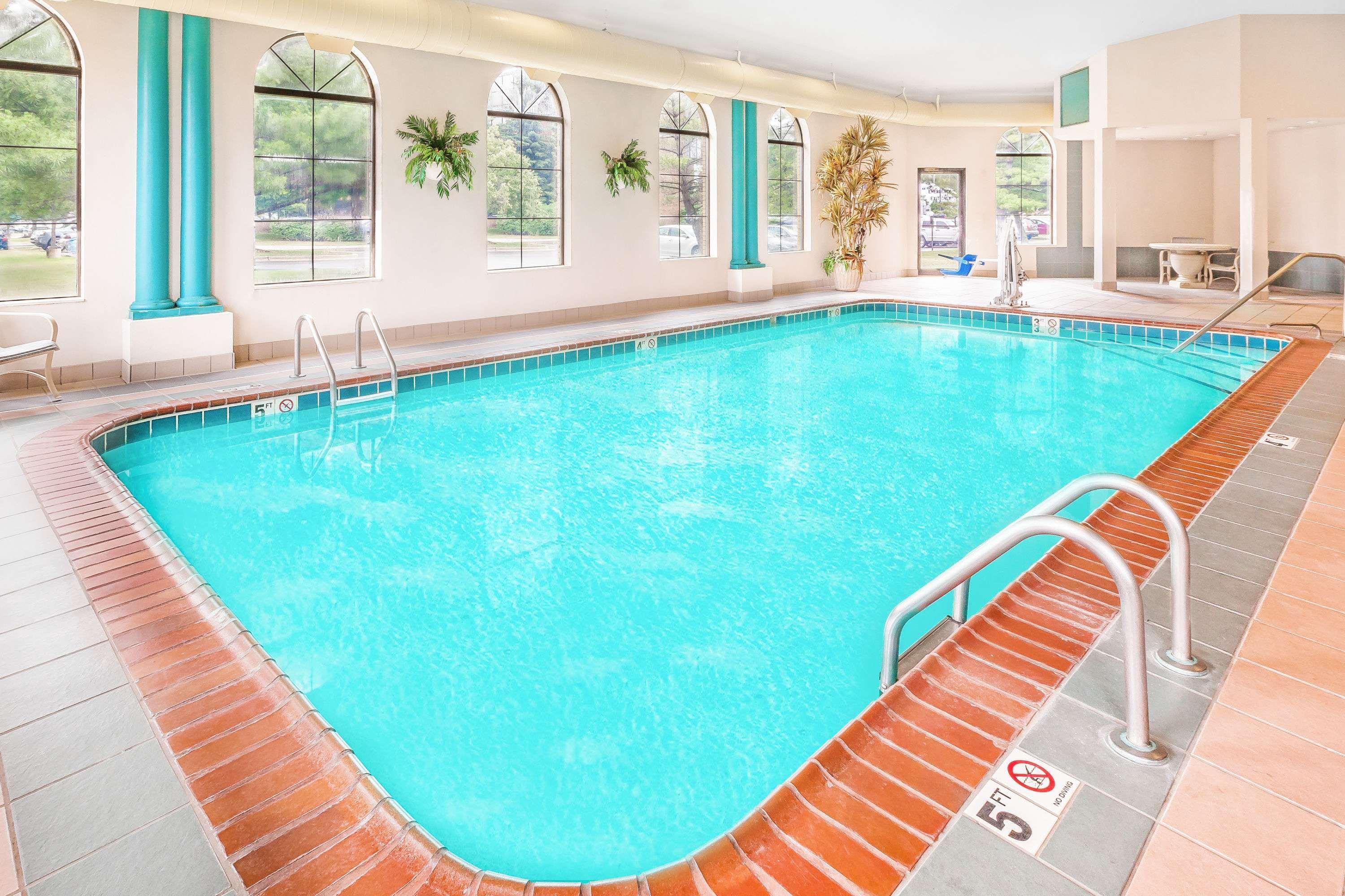 Days Inn & Suites By Wyndham Kalamazoo Ngoại thất bức ảnh